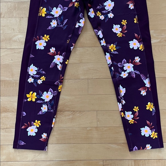 PINK Victoria's Secret Purple Floral Leggings - Picture 3 of 4